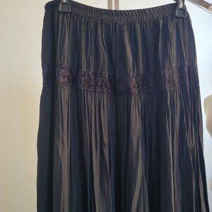 Circle T Skirt by Marilyn Lenox Black Tiered Ruffled Broomstick Maxi Skirt (S: M